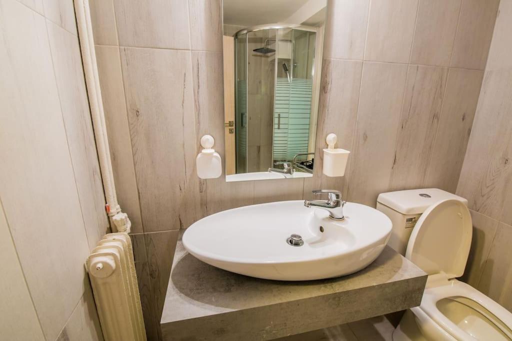 2 Bedrooms Apartment Close To Metro Dafni In أثينا المظهر الخارجي الصورة