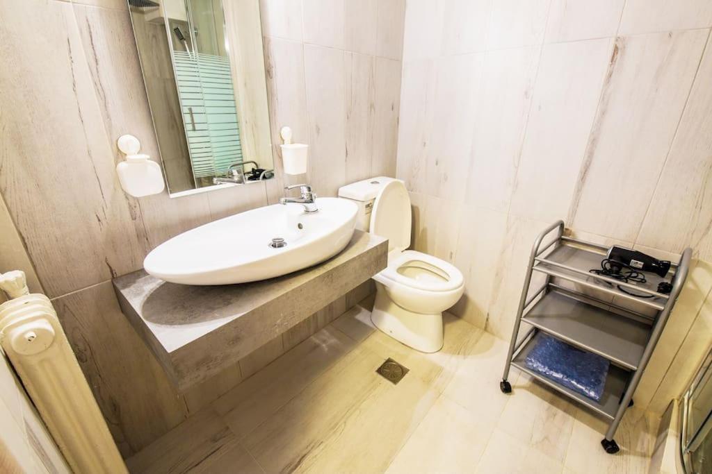 2 Bedrooms Apartment Close To Metro Dafni In أثينا المظهر الخارجي الصورة